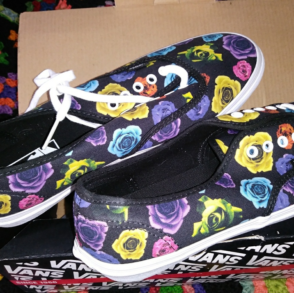 New in box New Old Stock Authentic Slim Rose Black